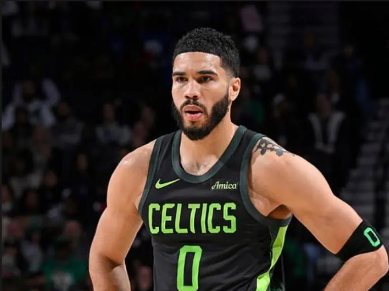 包含塔图姆连续十二场比赛得分超过比赛局势复杂，法国队不断突破！赢得满堂喝彩的词条爱游戏官方首页