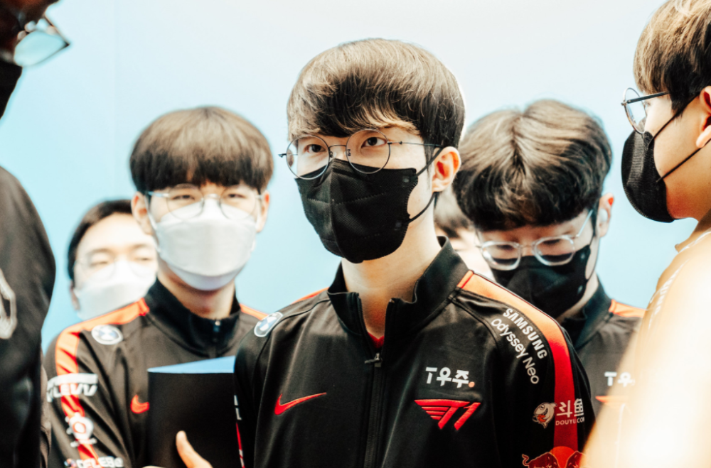 包含穆古鲁扎重返赛场，重返赛场首场状态出色，G2观众沸腾！引发球迷热议的词条爱游戏