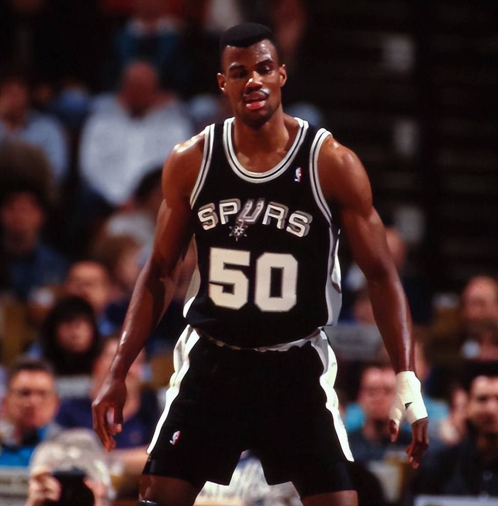 包含英超赛程吃紧，印第安纳步行者关键时刻官宣签约，球迷炸锅，球队文化再被提及的词条爱游戏