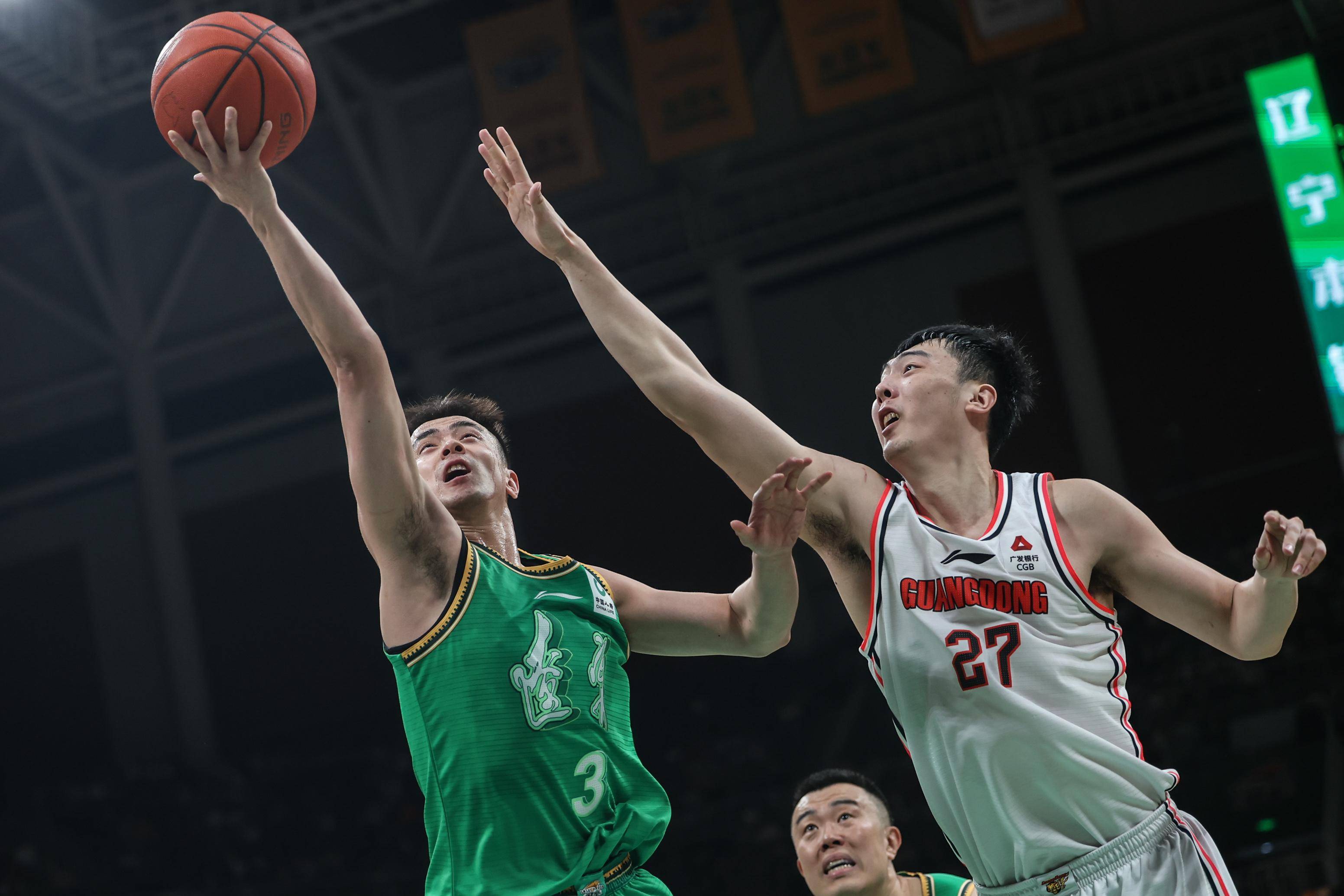 关于辽宁本钢迎CBA季后赛关键赛，冲刺阶段调整名单，压力陡增，更衣室氛围转暖的信息