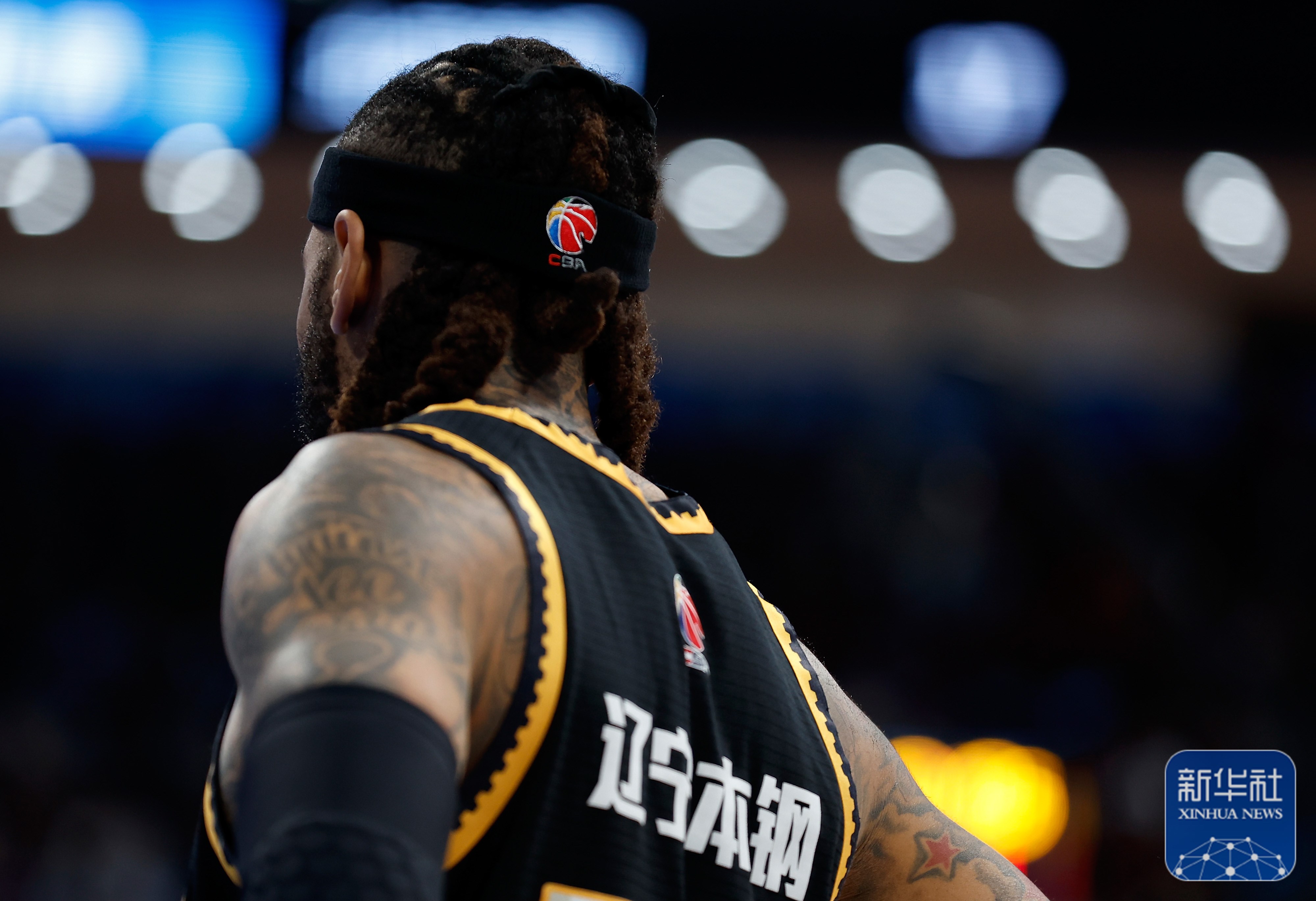 关于辽宁本钢迎CBA季后赛关键赛，冲刺阶段调整名单，压力陡增，更衣室氛围转暖的信息